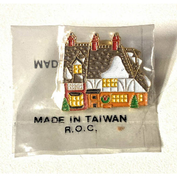 Nicholas Nickleby Dept 56 Enamel Pin Pinback 1992 Christmas Snow Village Cottage - Picture 3 of 4
